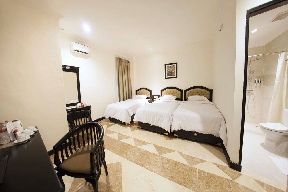 Hotel Sutomo Makassar Buitenkant foto