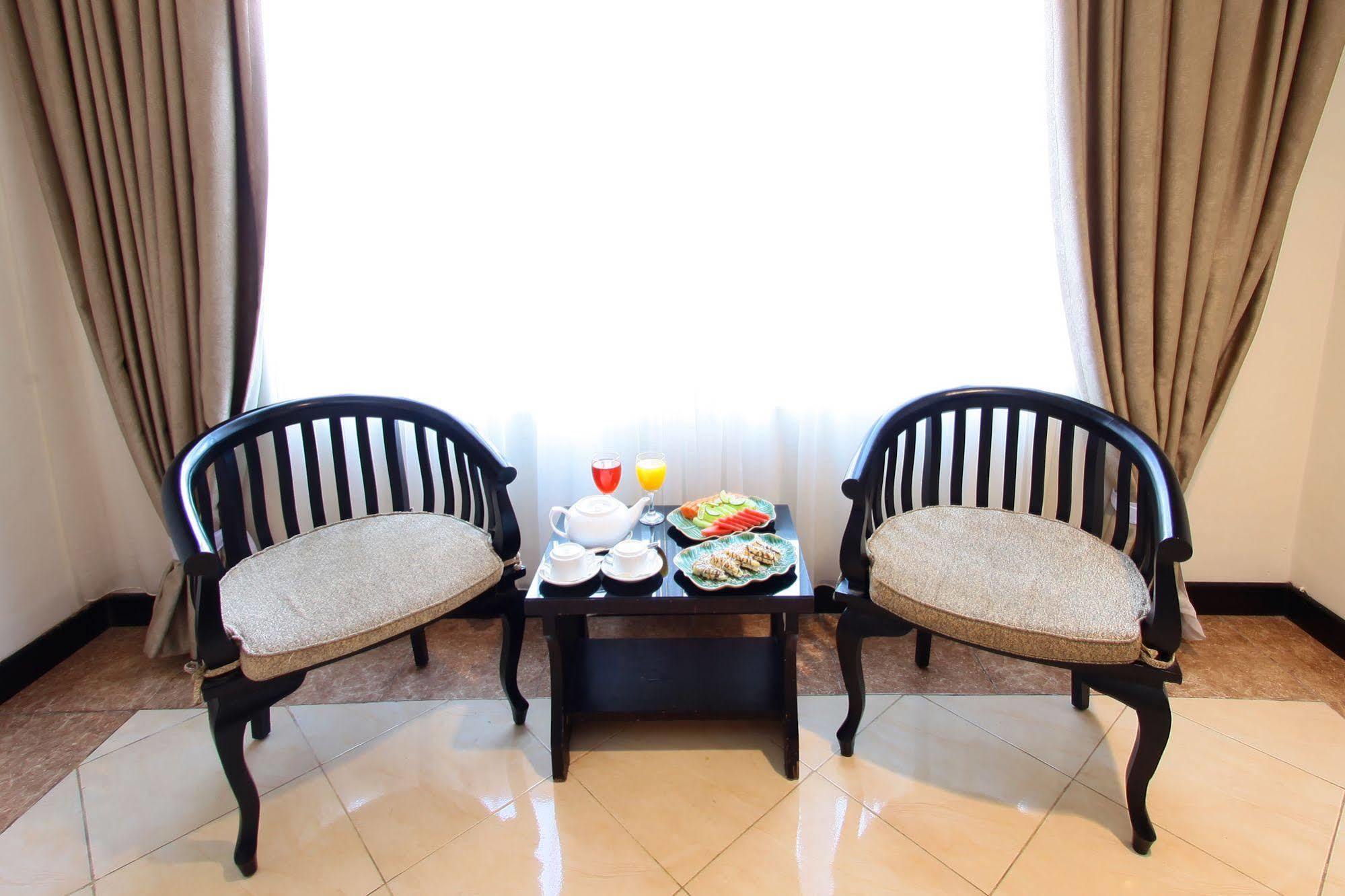 Hotel Sutomo Makassar Buitenkant foto