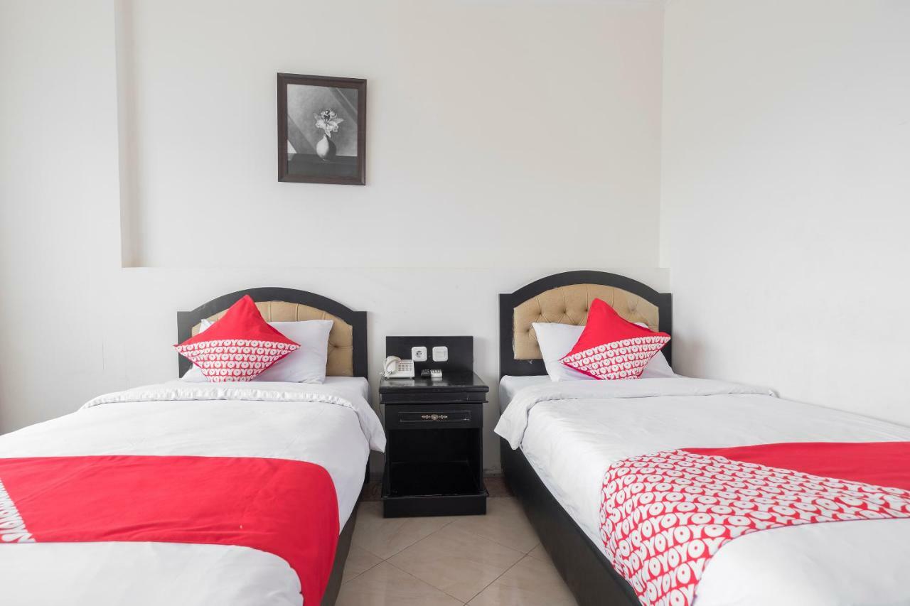 Hotel Sutomo Makassar Buitenkant foto