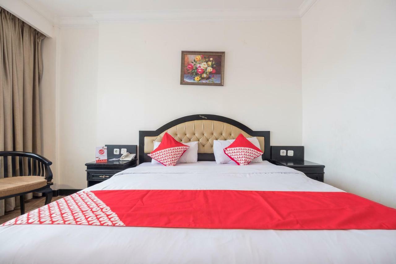 Hotel Sutomo Makassar Buitenkant foto