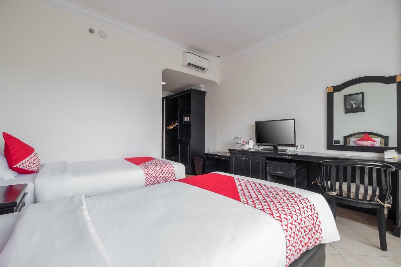 Hotel Sutomo Makassar Buitenkant foto